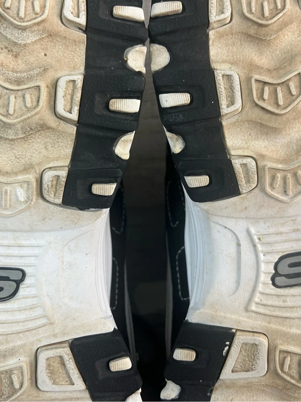 Skechers D’Lites  Women’s Black and White Athletic Sneakers Shoes Comfort Size 9